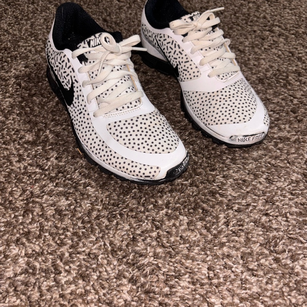 Nike Women's Cream and Black Dotted Sneakers